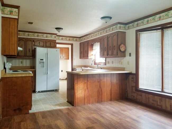 Building Photo - Spacious South Augusta Home Renovated. Con...