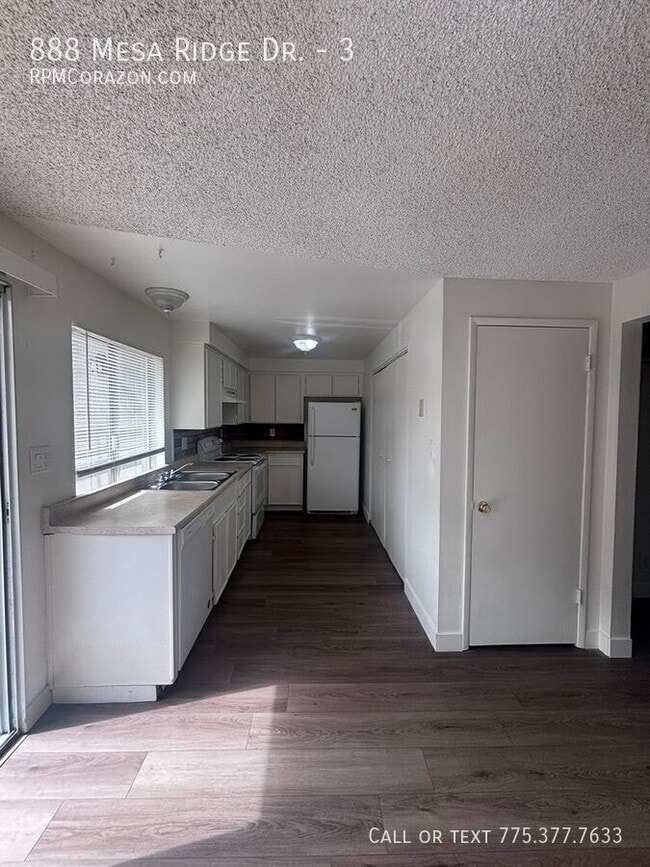 Building Photo - 888 Mesa Ridge Dr