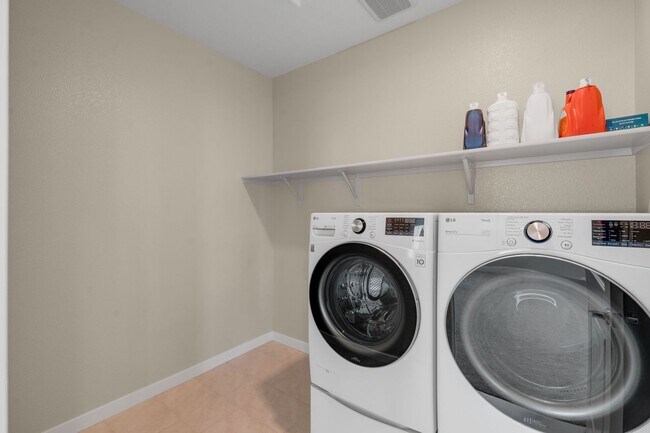 Building Photo - Modern 4BR Sacramento Home with Exclusive Clubhouse!