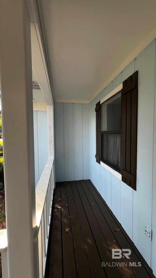 Building Photo - 905 Van Ave