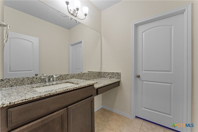 Building Photo - 942 Blue Violet