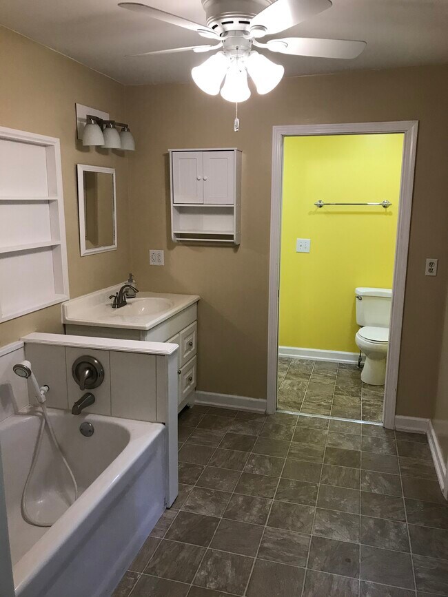 Building Photo - 87 Erie Beach Rd