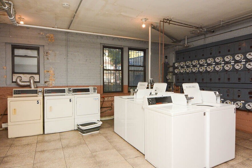 Building Photo - 4856 N Damen Ave