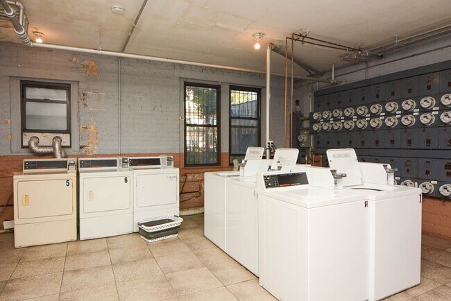 Building Photo - 4856 N Damen Ave