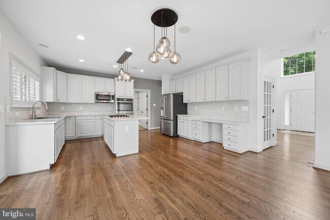 Building Photo - 110 Bedrock Dr
