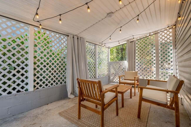 Building Photo - 2412 Surrey St