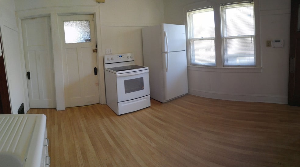 Kitchen - 5414 W Galena St