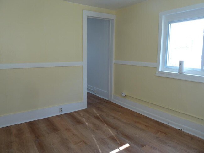 Building Photo - 118-120 W 6th St