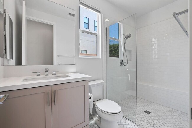 Building Photo - 1650 Murano Pl