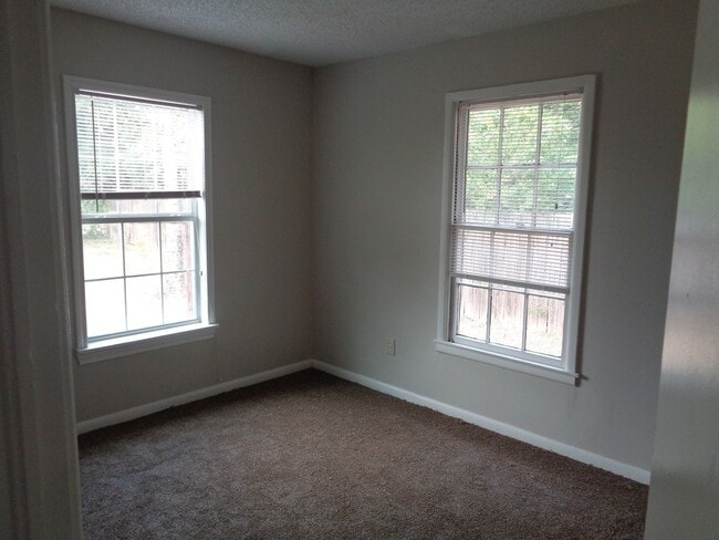 Building Photo - Affordable Duplex Unit