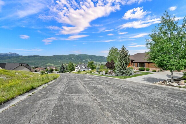 Building Photo - 3573 N Elkview Dr