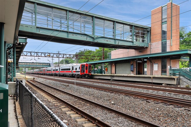 Building Photo - 280 Purchase St