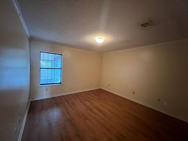 Building Photo - Pensacola - Amberwood - 3 bedroom, 2 bathroom