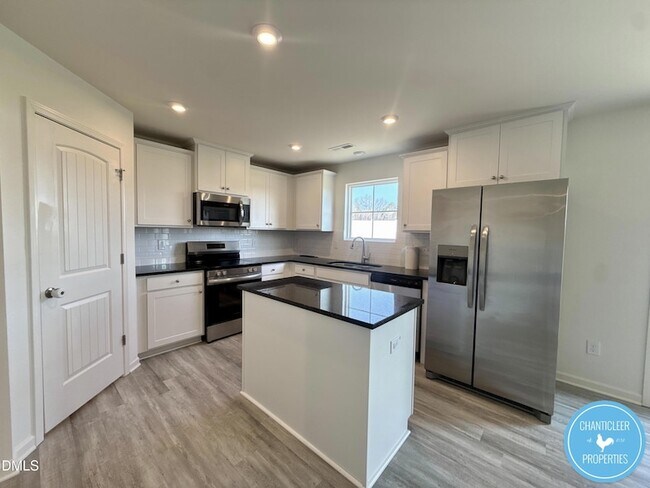 Building Photo - 49 Suhani Ln