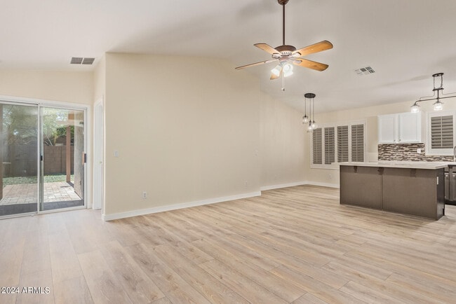 Building Photo - 3211 E Kristal Way