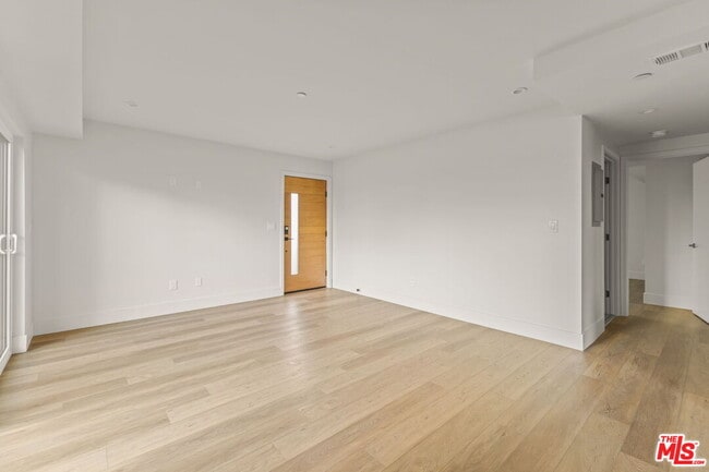 Building Photo - 1752 N Van Ness Ave