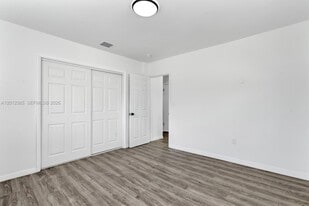 Building Photo - 1061 NW 108th Ter