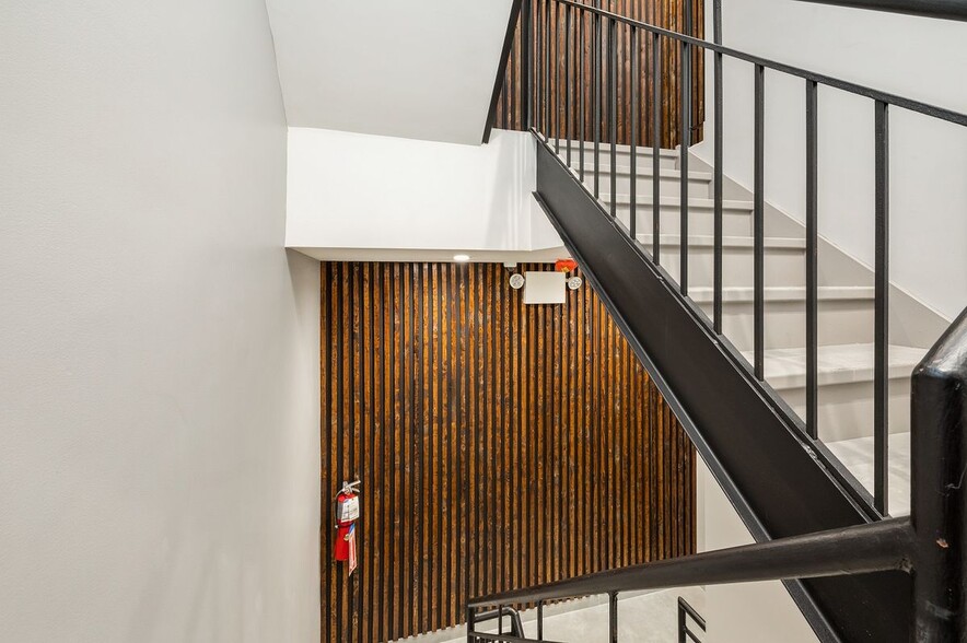 Building Photo - 582 E 138th St