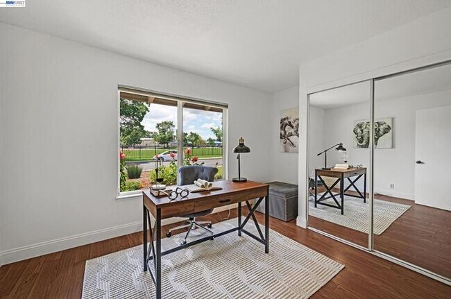 Building Photo - 2883 Westchester Dr