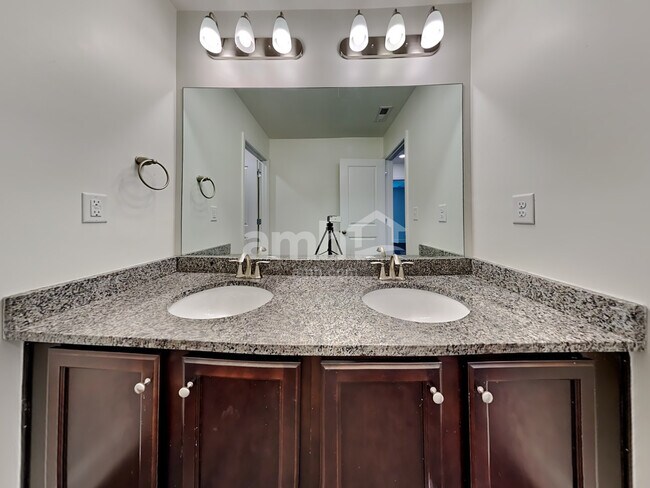 Building Photo - 113 Rivulet Dr