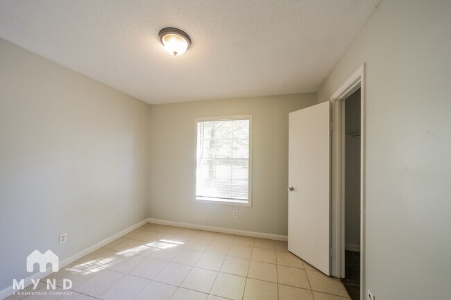 Building Photo - 3020 Normandy Dr