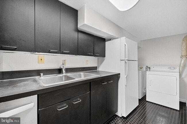 Building Photo - 1745 Lanier Pl NW