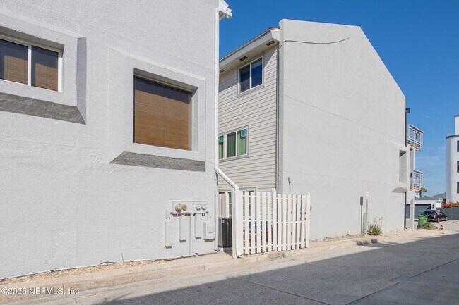 Building Photo - 4 20th Ave S