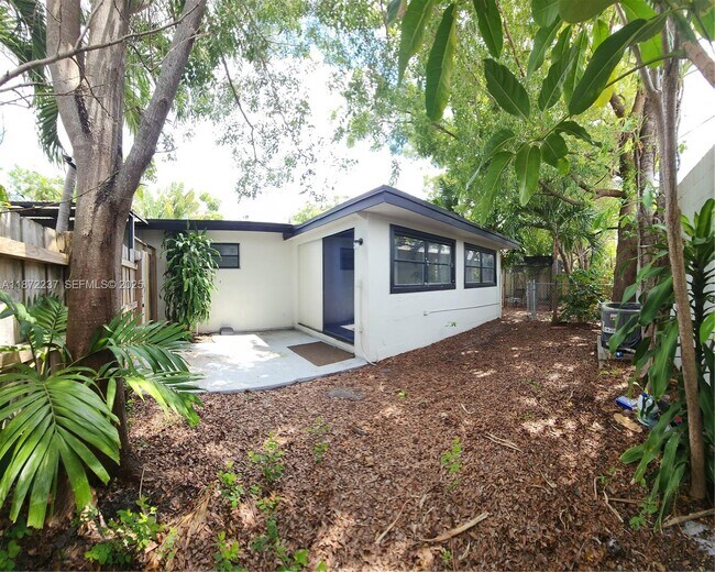 Building Photo - 1940 NE 31st Ct