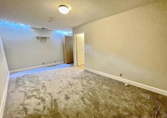 Building Photo - 959 La Mesa Terrace