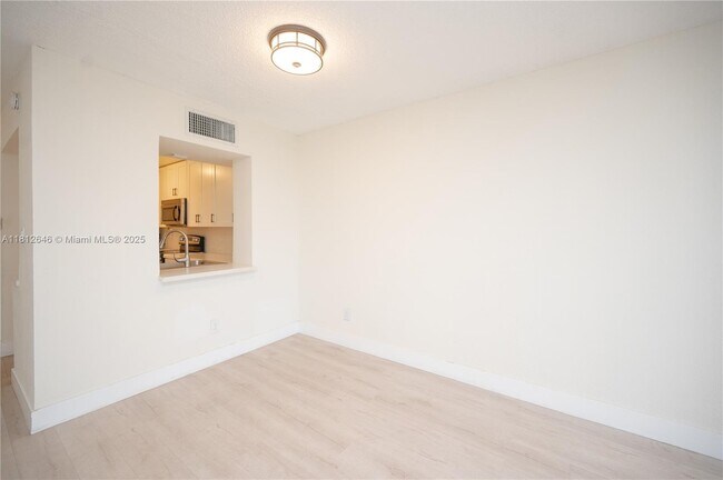 Building Photo - 9210 Fontainebleau Blvd