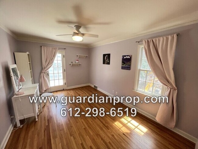 Building Photo - Highland Park House Available December 1st...