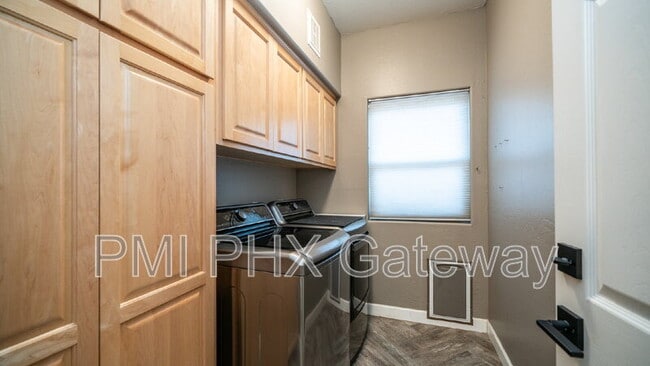 Building Photo - 1891 E Oasis Dr