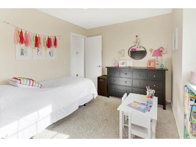 Building Photo - 2059 Brittany Ct