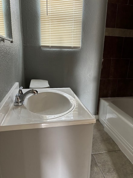 Building Photo - 1033 Pasadena St