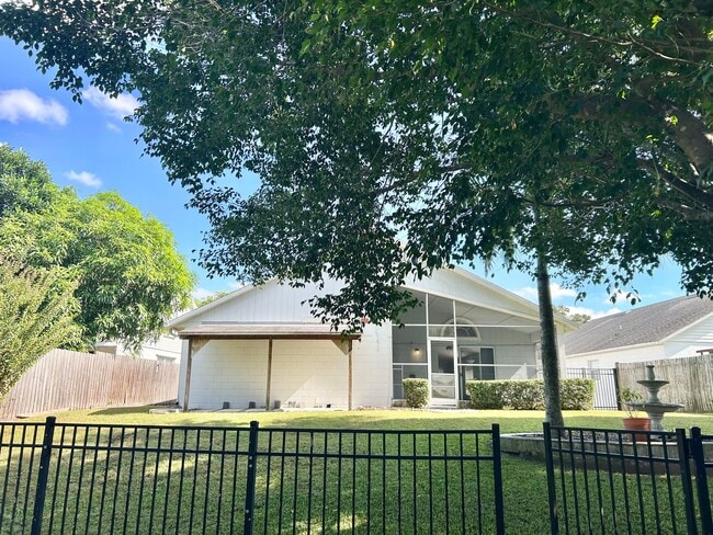 Building Photo - Amazing Dream Home with Water View and Pri...