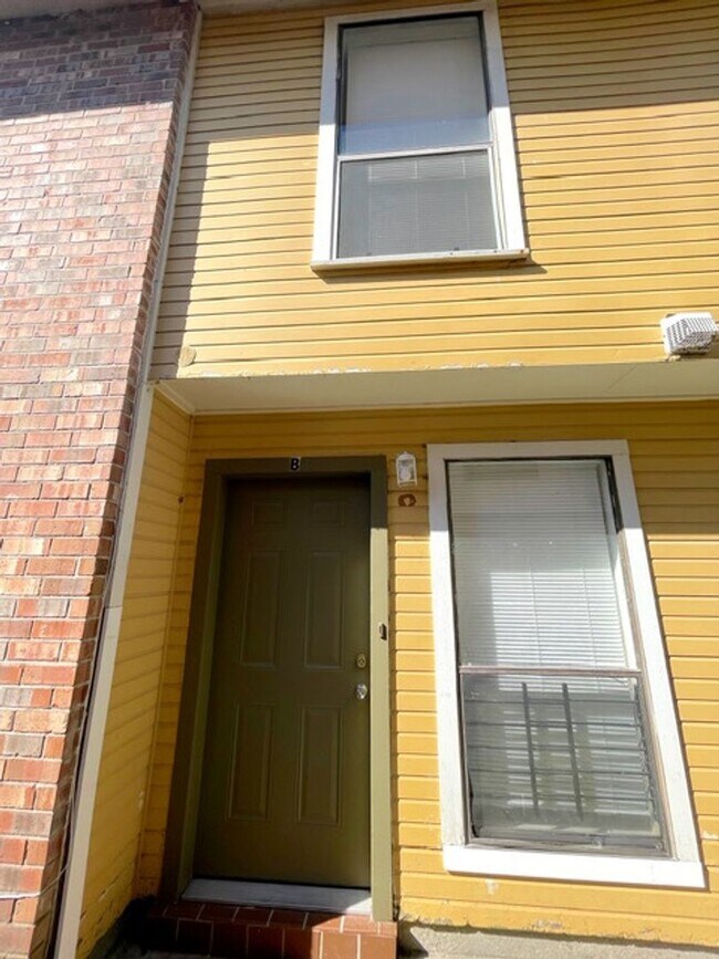 Building Photo - 8220-B GOVERNOR DRIVE BATON ROUGE, LA 70820