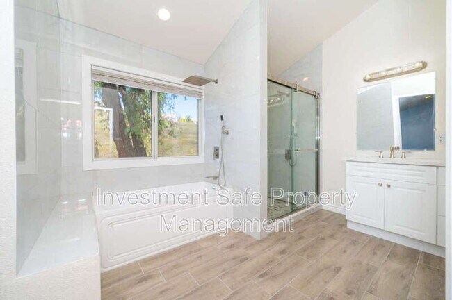 Building Photo - 39945 Temecky Way