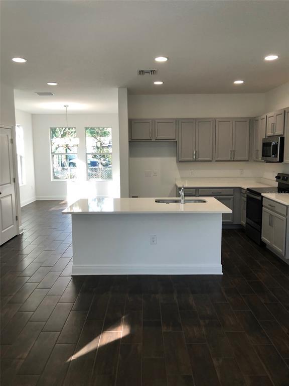 Building Photo - 310 E Ford St