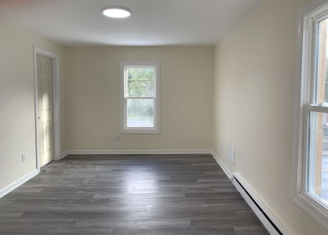 Building Photo - Newly renovated 4 bed/2.5 bath single fami...