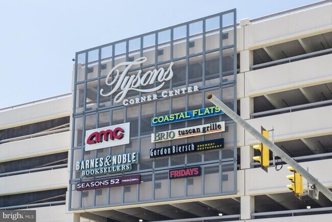 Building Photo - 1535 Lincoln Way