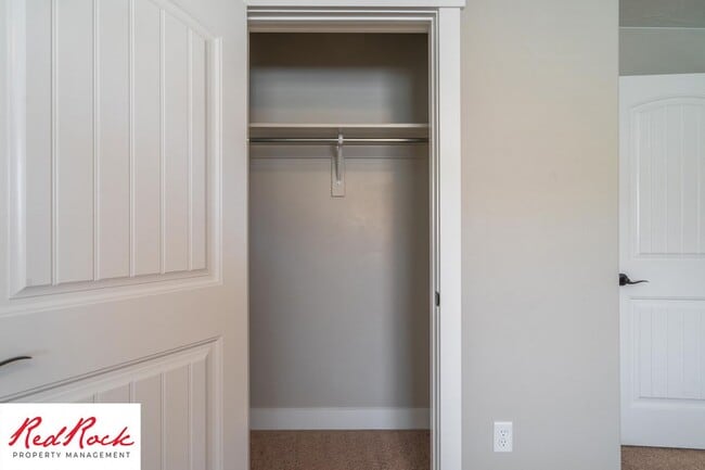 Building Photo - 4 Bedroom Spacious St. George Home with Large Backyard