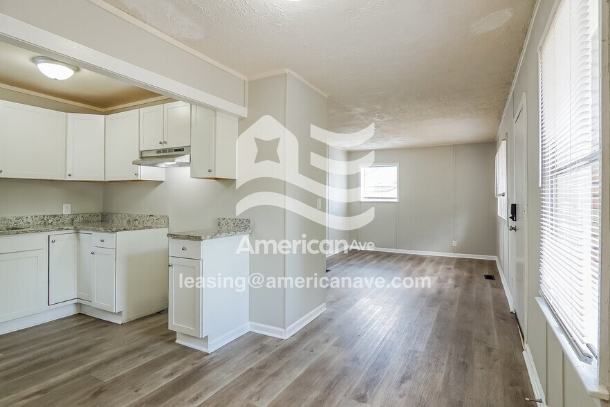 Building Photo - 1405 18th Pl SW