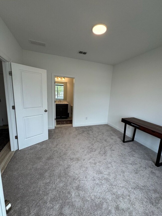 Building Photo - Charming 3BR Townhome in Buford