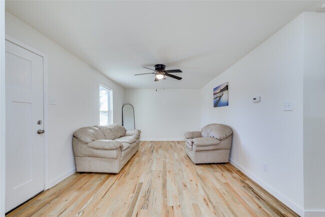 Building Photo - 6603 Victoria St