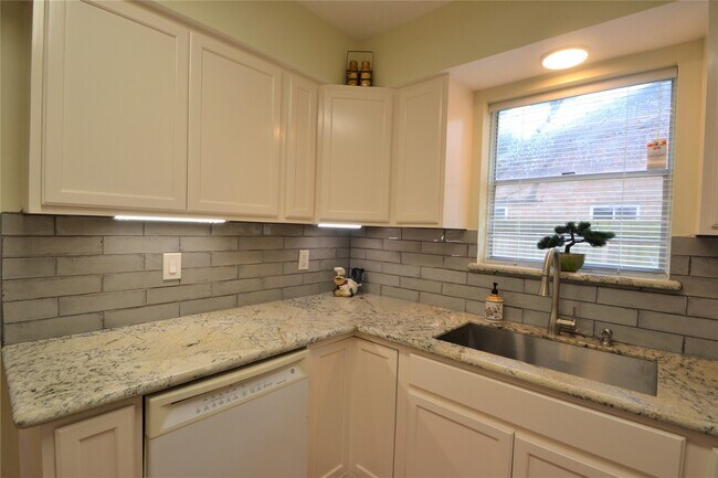 Building Photo - 12711 Westleigh Dr