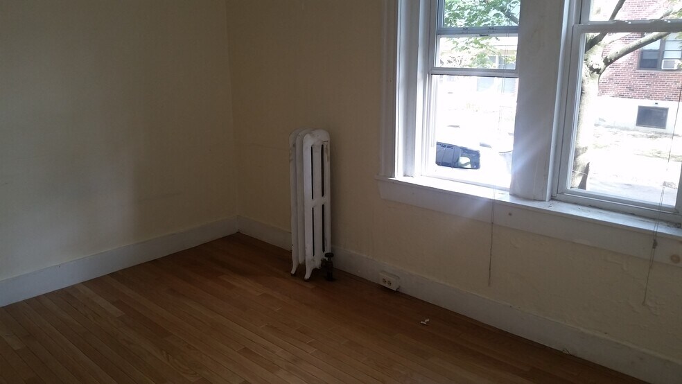 Building Photo - 60 Egmont St