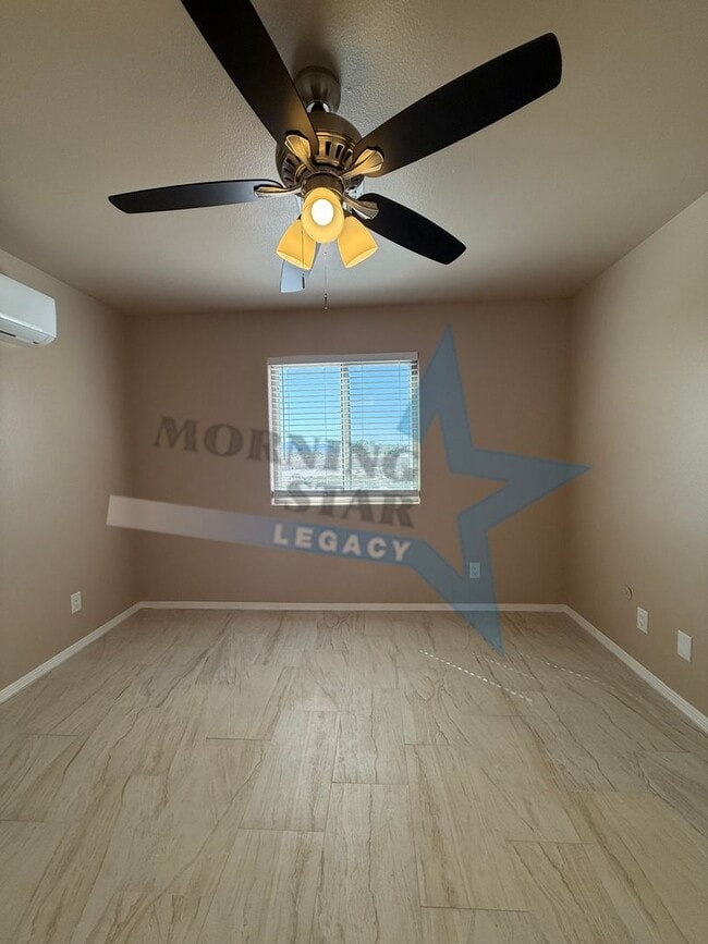 Building Photo - Townhome in Great Location!