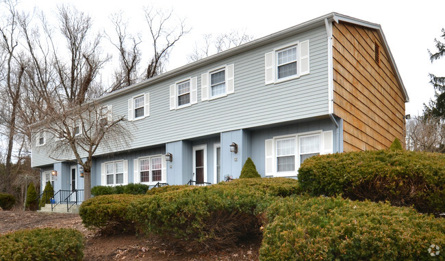 Building Photo - Williamsburg Townhomes