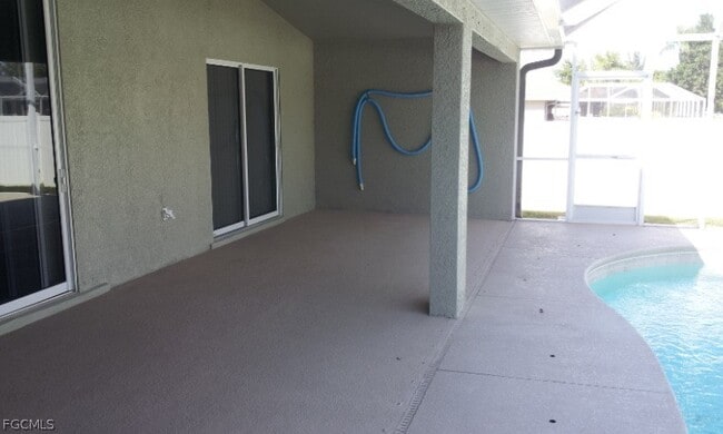 Building Photo - 2733 SW 11th Pl