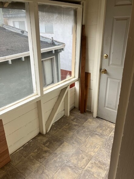Building Photo - 5930 Avila St